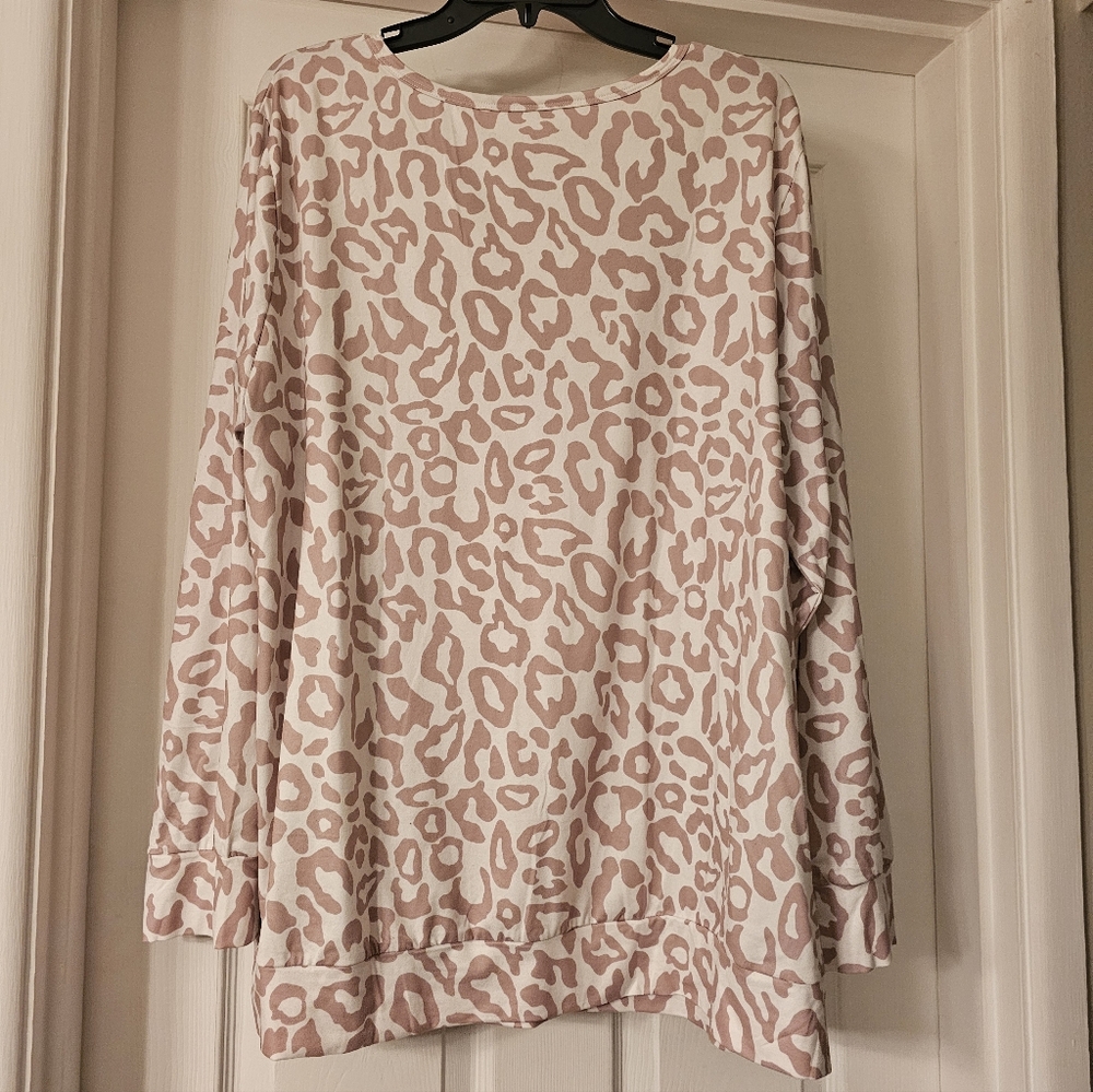 Leopard Top - Picture 6 of 6